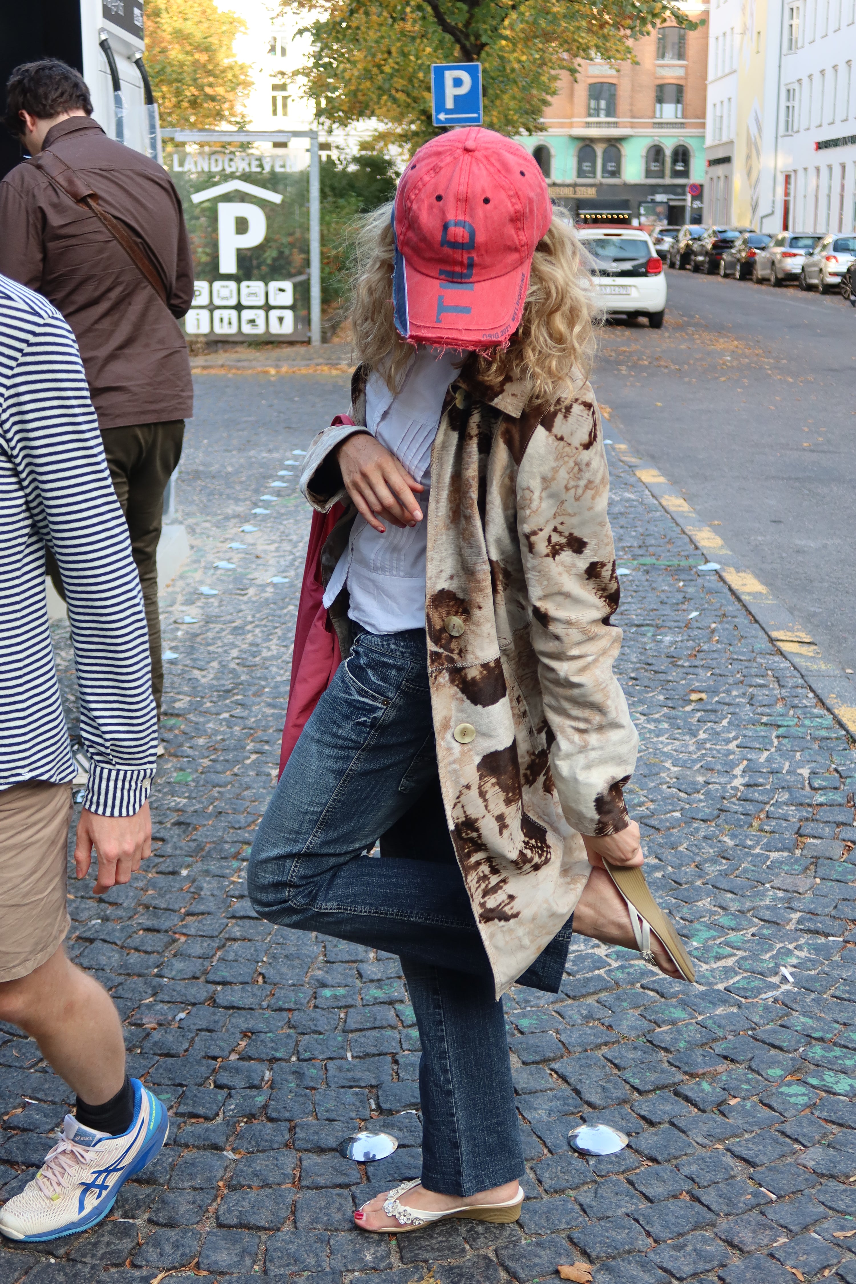 Tild APT 32 Unisex Red/Blue Cap