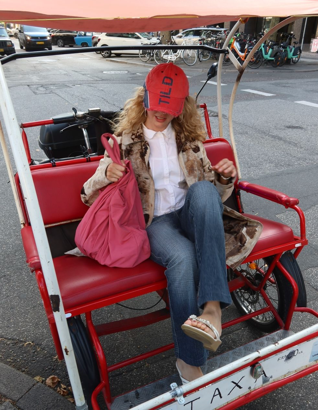 Tild APT 32 Unisex Red/Blue Cap